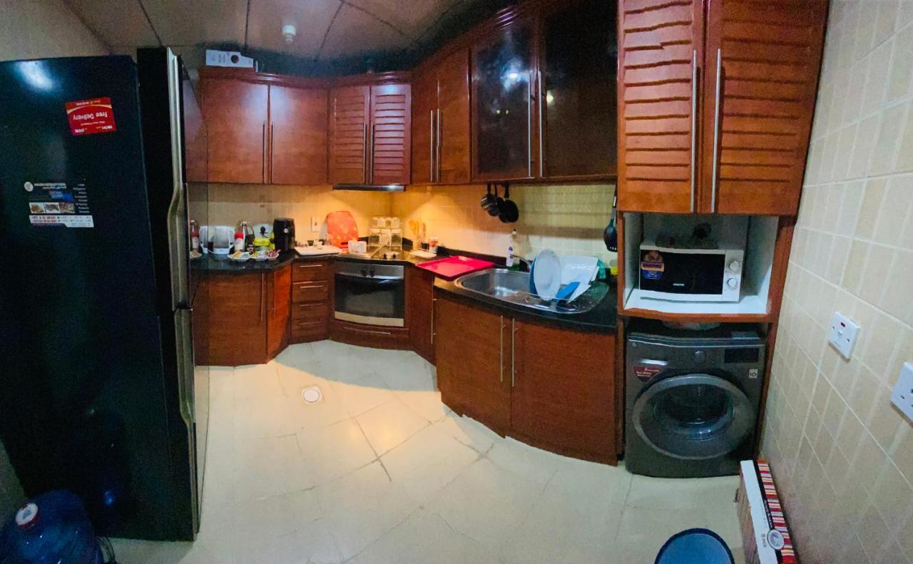 Nash Guest House Females Only Dubai Exterior foto